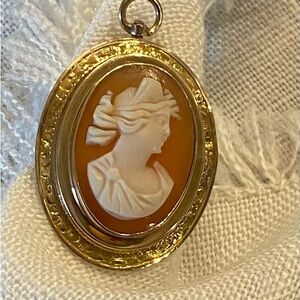What a beauty is this 10Karat Yellow Gold Cameo pin/ pendant w/ engraved frame
